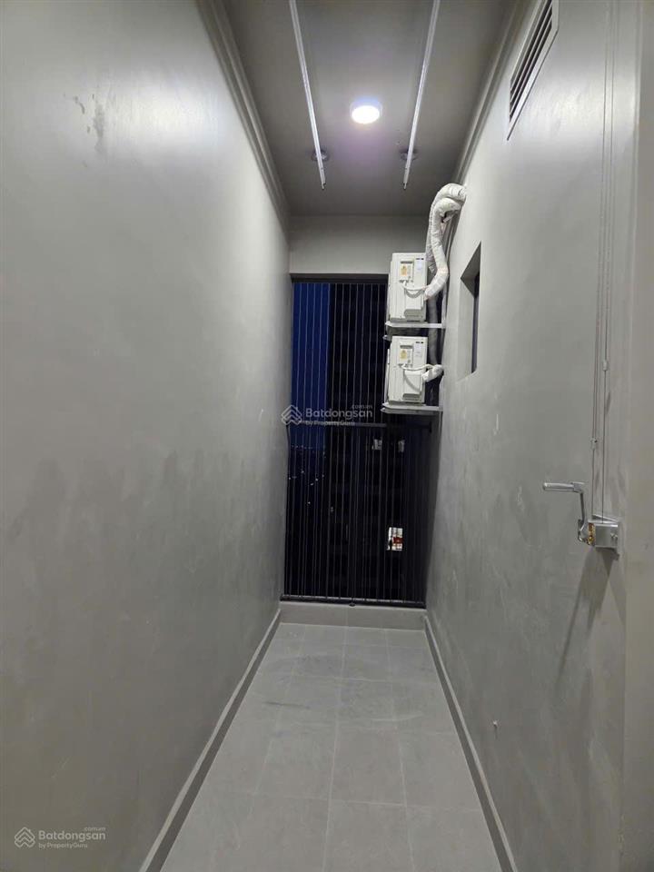 Bán căn hộ chung cư 2pn tòa wisteria, mặt đường 32, cách ga tàu điện 800m