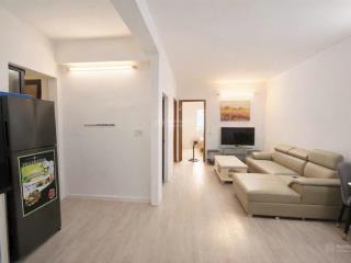 Giá tốt! chính chủ bán căn hộ 2 phòng ngủ đầy đủ nội thất, đã có sổ giao dịch nhanh chóng  ngay