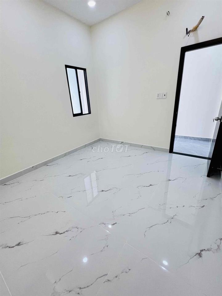 Nhà mới xây xong Có nộ thất ( 5m x 20m ) .1 trệt , 1 Lửng