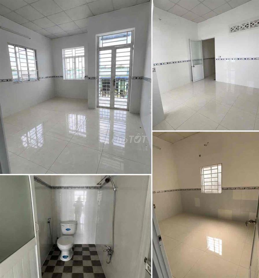 Căn Góc 2 Mặt tiền . 4m x 15m . nhà 1 Lầu . Long Hậu