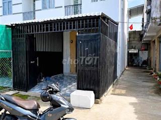 Căn Góc 2 Mặt tiền . 4m x 15m . nhà 1 Lầu . Long Hậu