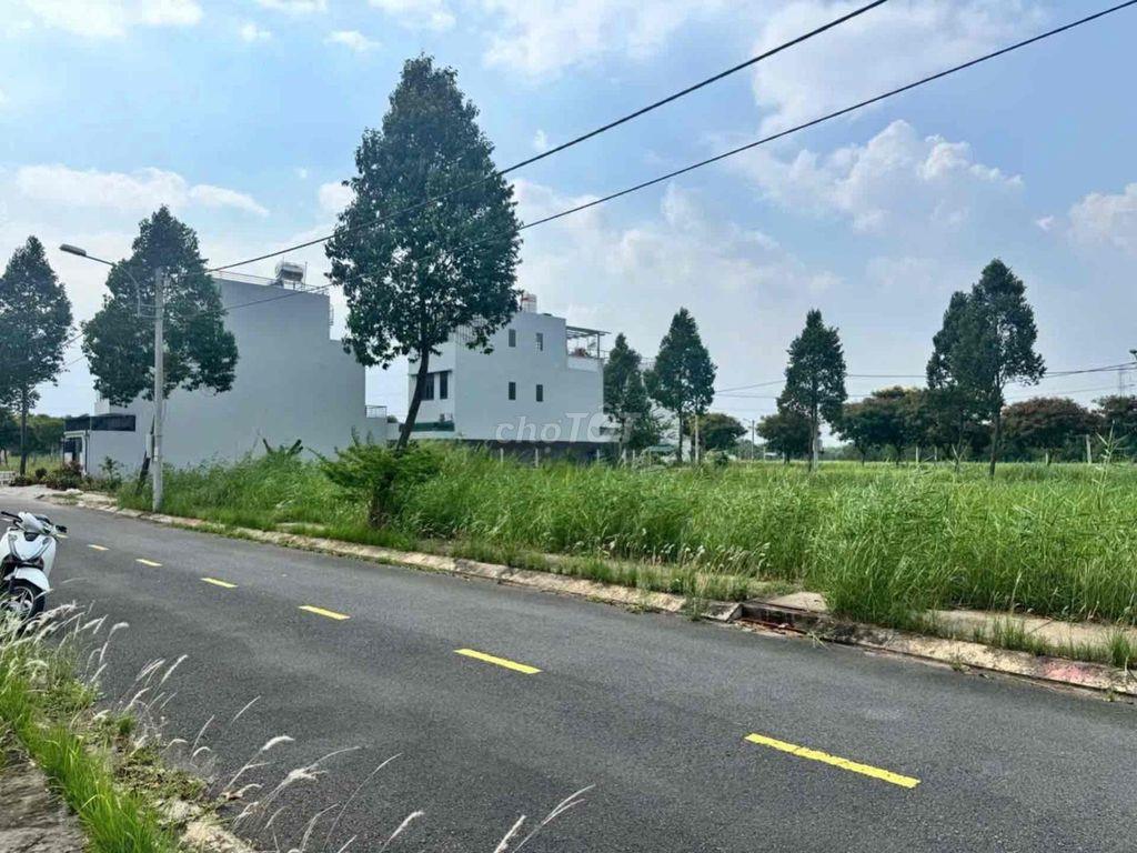 Sài gòn village .Đường số 15m rộng 12m .Giá tốt