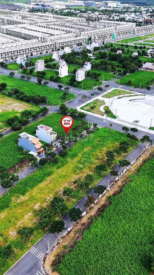 120m2 ( 6m x 20m ) . View Phố Đi Bộ. Gần quảng Trường ,Sài gòn village