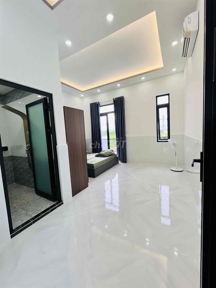NHÀ MỚI Full nội thất cao cấp .Có phòng karaoke.