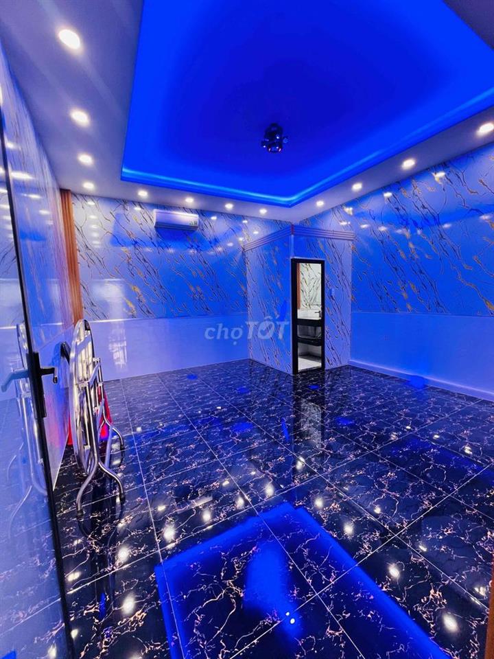 NHÀ MỚI Full nội thất cao cấp .Có phòng karaoke.