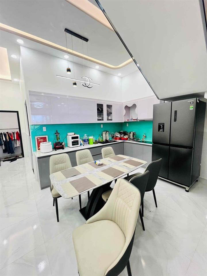 NHÀ MỚI Full nội thất cao cấp .Có phòng karaoke.