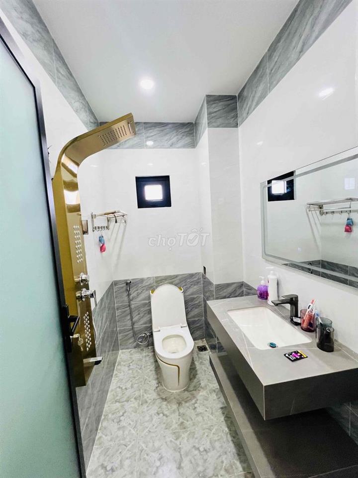 NHÀ MỚI Full nội thất cao cấp .Có phòng karaoke.