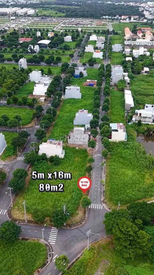 Sài Gòn Village Long Hậu .Nền Đẹp nằm ngay cổng số 1 và đường chính