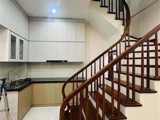 NHÀ XÂY MỚI ĐẸP PHỐ TÔN THẤT TÙNG_NGÕ THÔNG THOÁNG_34m2 x 5T_NỘI THẤT ĐẸP, nhỉnh 9 tỷ