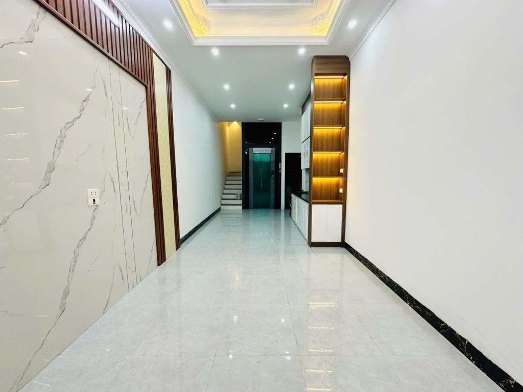 NHÀ 6 TẦNG THANG MÁY PHỐ HÀO NAM_42m2_NGÕ THÔNG_XÂY MỚI ĐẸP_VỀ Ở NGAY, hơn 10 tỷ