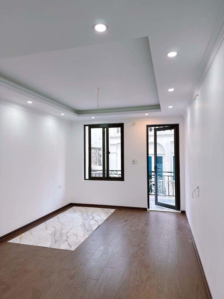 NHÀ 6 TẦNG THANG MÁY PHỐ HÀO NAM_42m2_NGÕ THÔNG_XÂY MỚI ĐẸP_VỀ Ở NGAY, hơn 10 tỷ