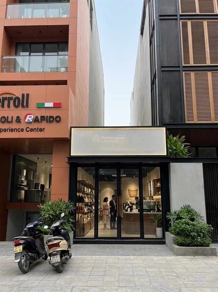 Nhà c4 kinh doanh đỉnh, đối diện 3 tòa chung cư & shophouse. dt 60m2 vỉa hè 3m. giá 15,8 tỷ