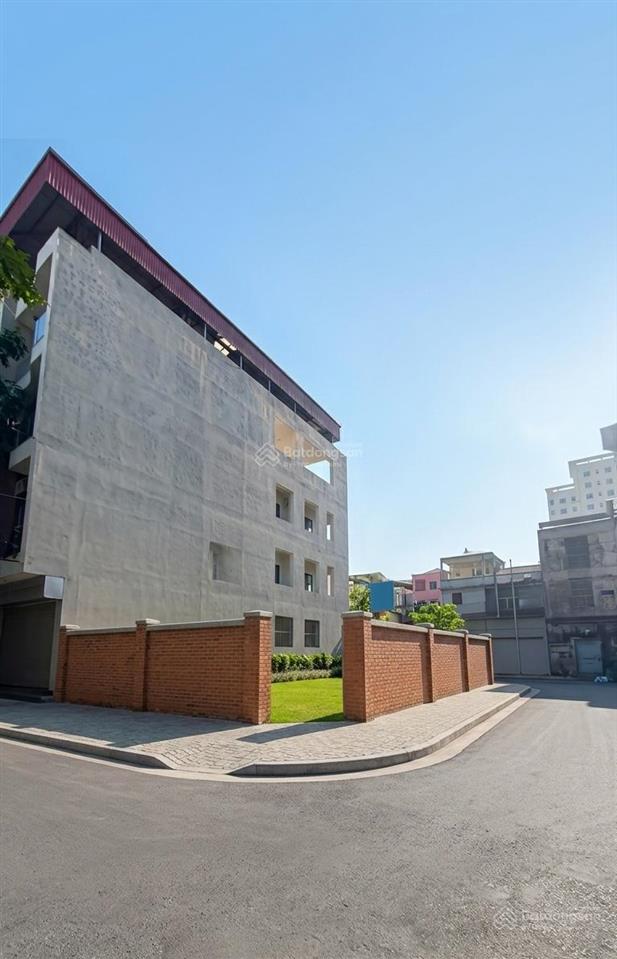 Đất 74m2 lô góc 2 mặt ô tô tránh mặt tiền 8.1m xây ở hoặc tòa nhà văn phòng đẳng cấp. giá 15,9 tỷ