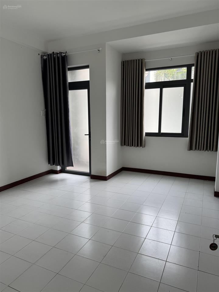 Cho thuê nhà nguyên căn hẻm xe hơi 8m hoàng hoa thám, p.13, tân bình