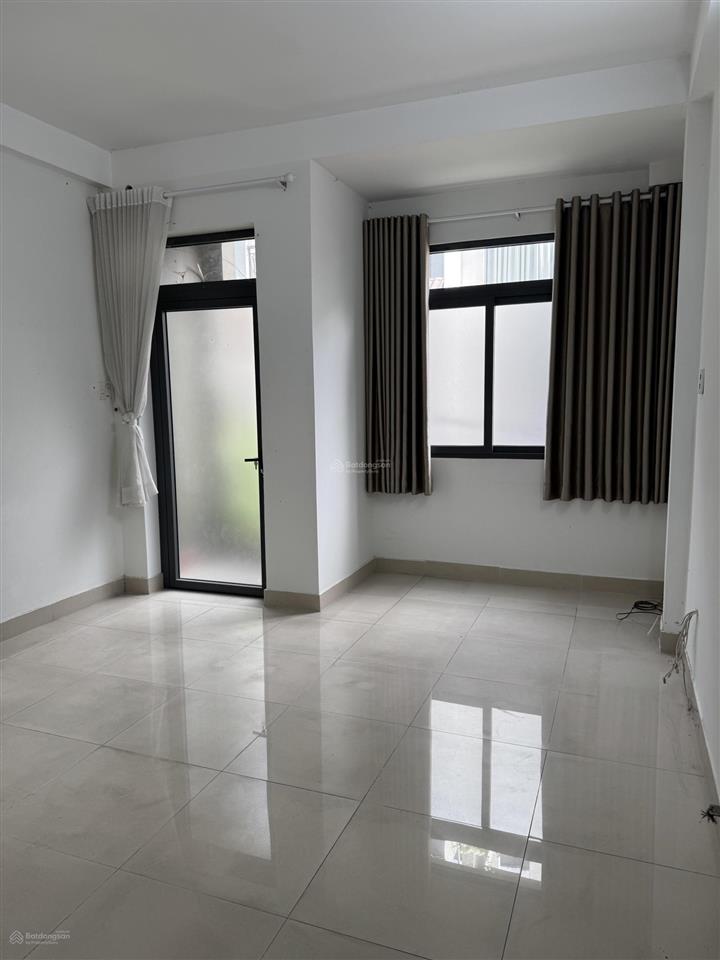 Cho thuê nhà nguyên căn hẻm xe hơi 8m hoàng hoa thám, p.13, tân bình