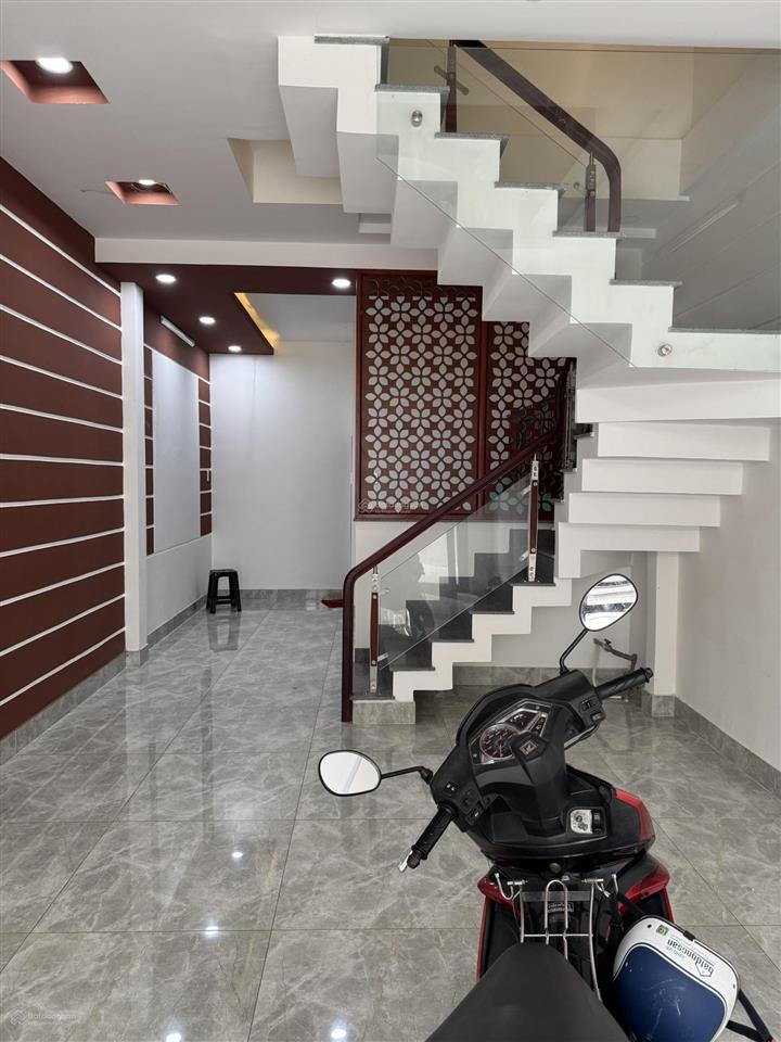 Cho thuê nhà nguyên căn hẻm xe hơi 8m hoàng hoa thám, p.13, tân bình