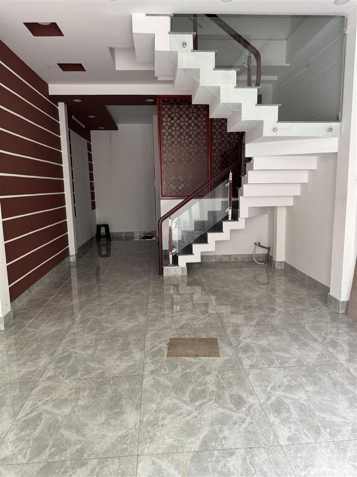 Cho thuê nhà nguyên căn hẻm xe hơi 8m hoàng hoa thám, p.13, tân bình