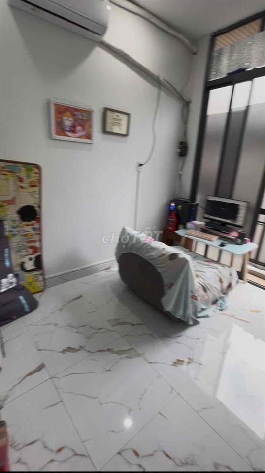 CHO NAM THUÊ PHÒNG CÓ BAN CÔNG WC RIÊNG