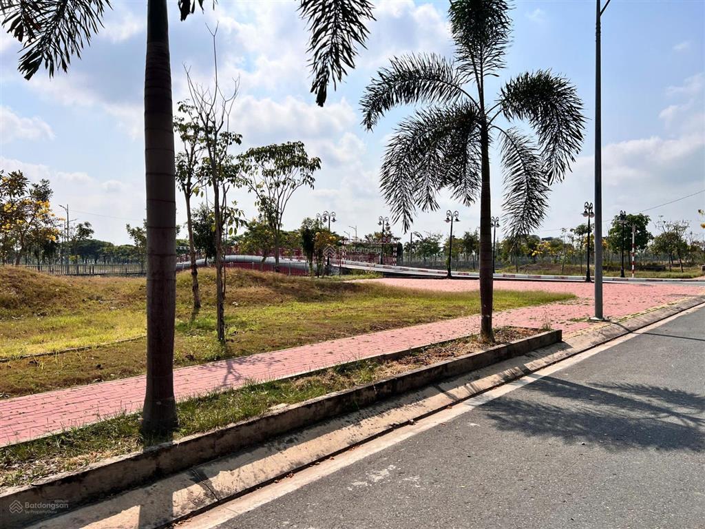 Chỉ 1 tỷ 8 sở hữu ngay lô đất 150m2 đối diện công viên sát trung tâm hành chính thủ thừa