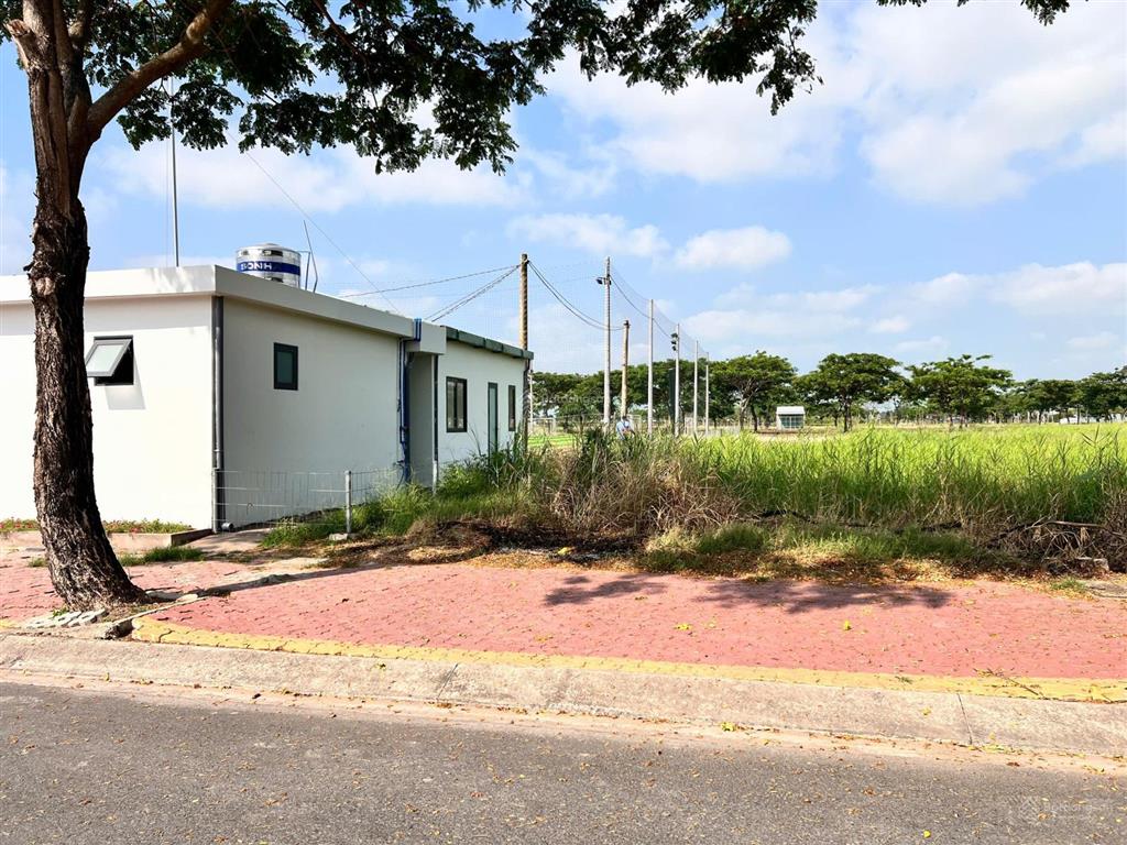 Chỉ 1 tỷ 8 sở hữu ngay lô đất 150m2 đối diện công viên sát trung tâm hành chính thủ thừa