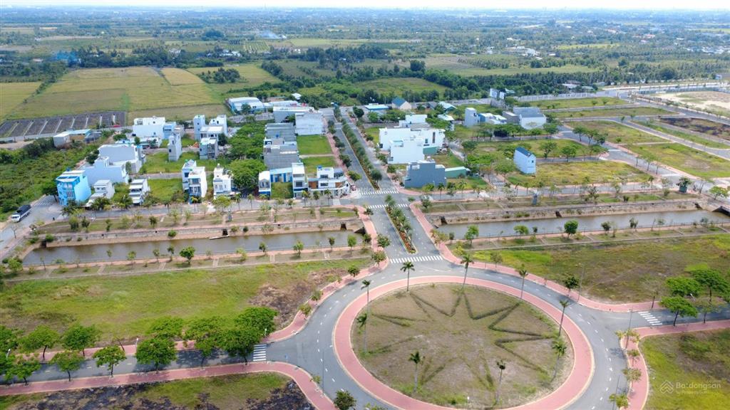 Chỉ 1 tỷ 8 sở hữu ngay lô đất 150m2 đối diện công viên sát trung tâm hành chính thủ thừa