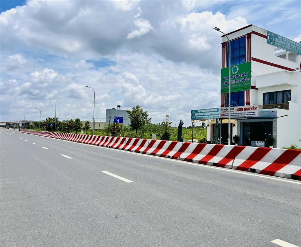 Cần bán lô đất giá rẻ trung tâm thủ thừa