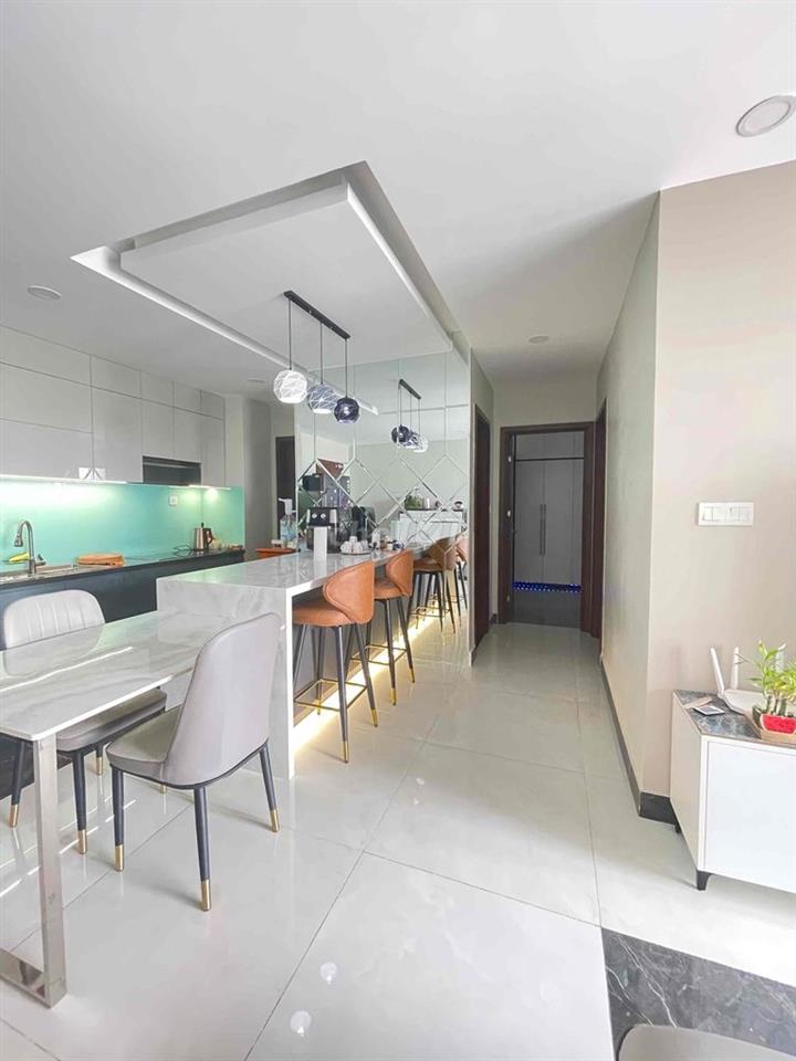 Mình chính chủ cần bán căn hộ full nội thất cao cấp.