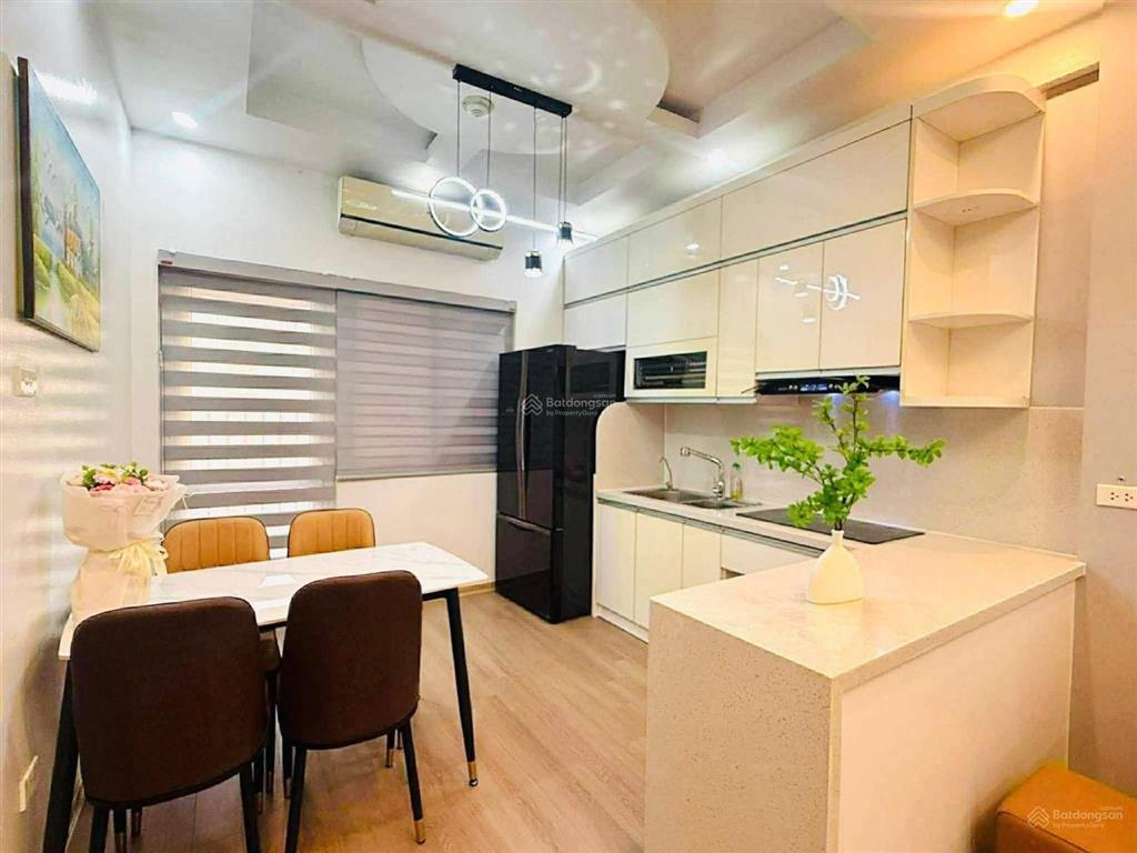 Nhà em cần bán căn 2 ngủ tòa hh2de xuân mai complex, yên nghĩa, hà đông.
 dt 70m2, 2pn, 2wc.