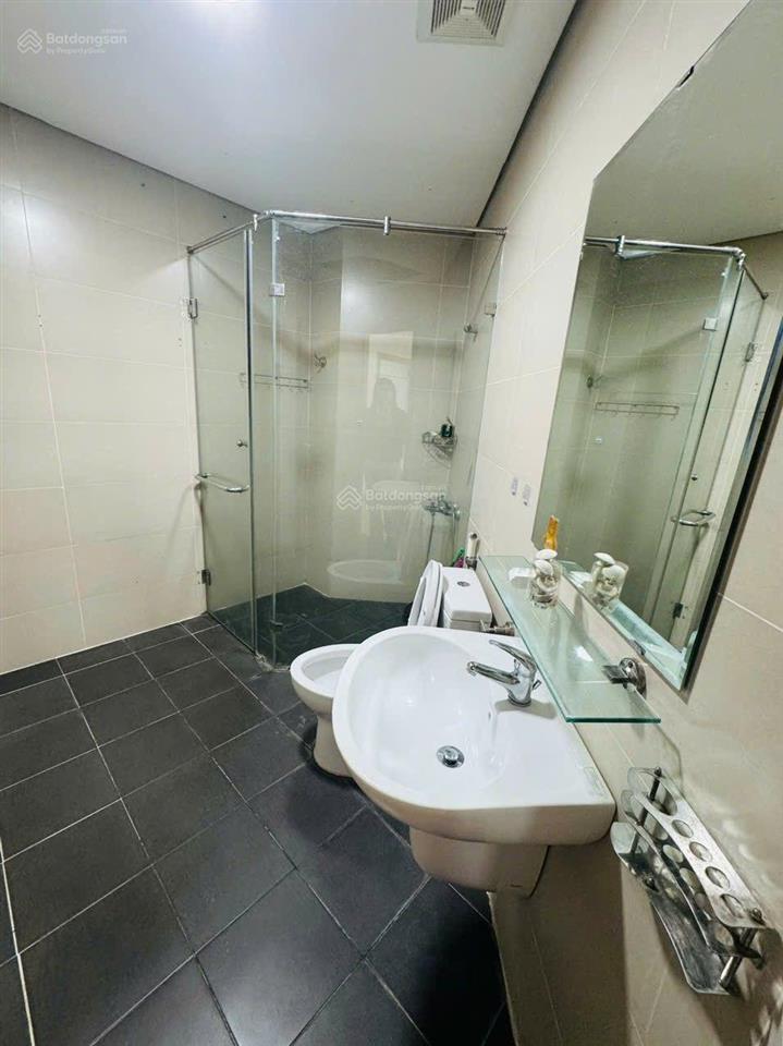 Bán căn góc 2pn 2wc s70m2 toà hh2 xuân mai complex, hà đông.0911 483 ***.
căn 2pn+2wc, tầng đ