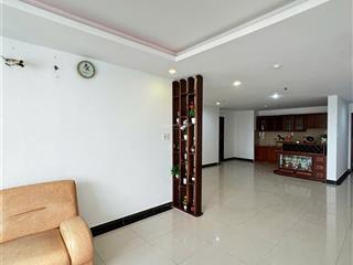 Cho thuê căn hộ giai việt, p5 q8 150m2 3 phòng ngủ nhà trống ở ngay 14tr500.  0907 778 ***