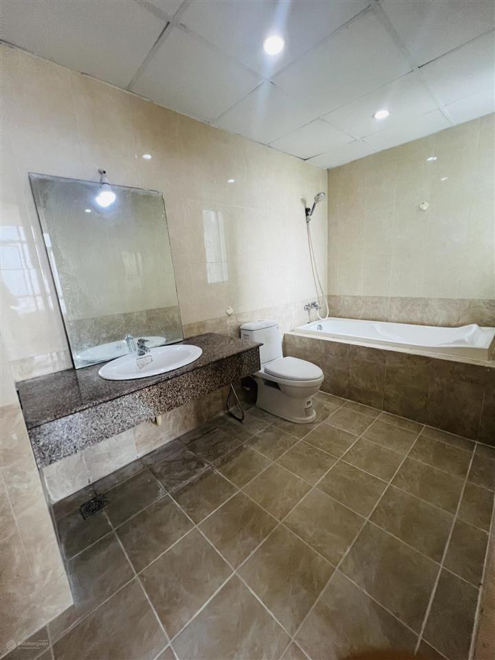 Cho thuê căn hộ giai việt q8 115m2, 2pn nhà trống 12tr/tháng.  0907 778 ***