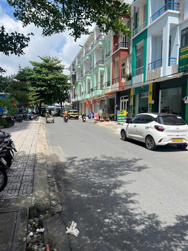 Bán nhà khu dân cư bông sao q8, 1 trệt 2 lầu st nhà mới 4 phòng ngủ sổ sẵn ký ngay.  0907 778 ***