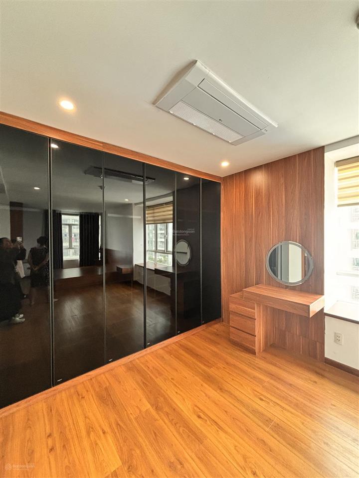 Bán căn hộ giai việt 150m2 3pn sổ hồng công chứng ngay 6tỷ4.  0907 778 ***