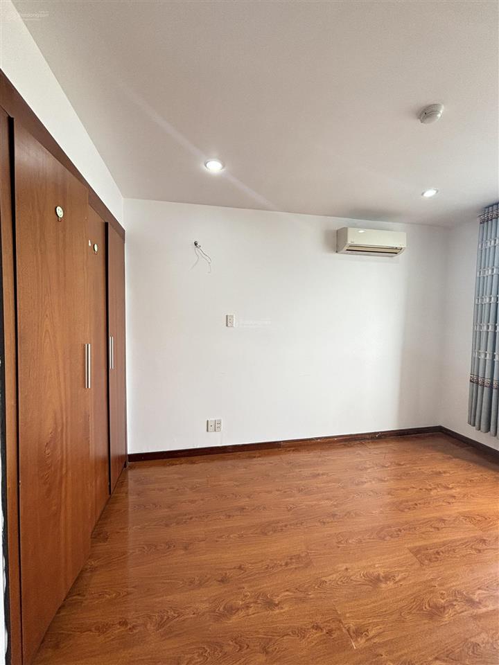 Cho thuê căn hộ giai việt q8 115m2 2pn ở ngay y hình, view cực đẹp.  0907 778 ***