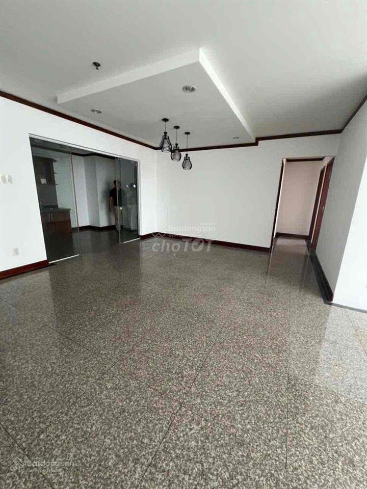 Bán căn hộ chánh hưng giai việt 150m2 3pn lầu cao chỉ 6tỷ2 rẻ thị trường.  0907 778 ***