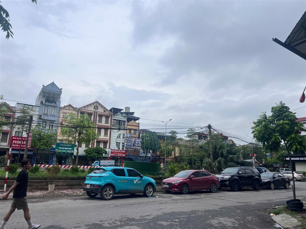 Nhà phân lô giáp mặt đường ql 32 không quy hoạch giá tốt