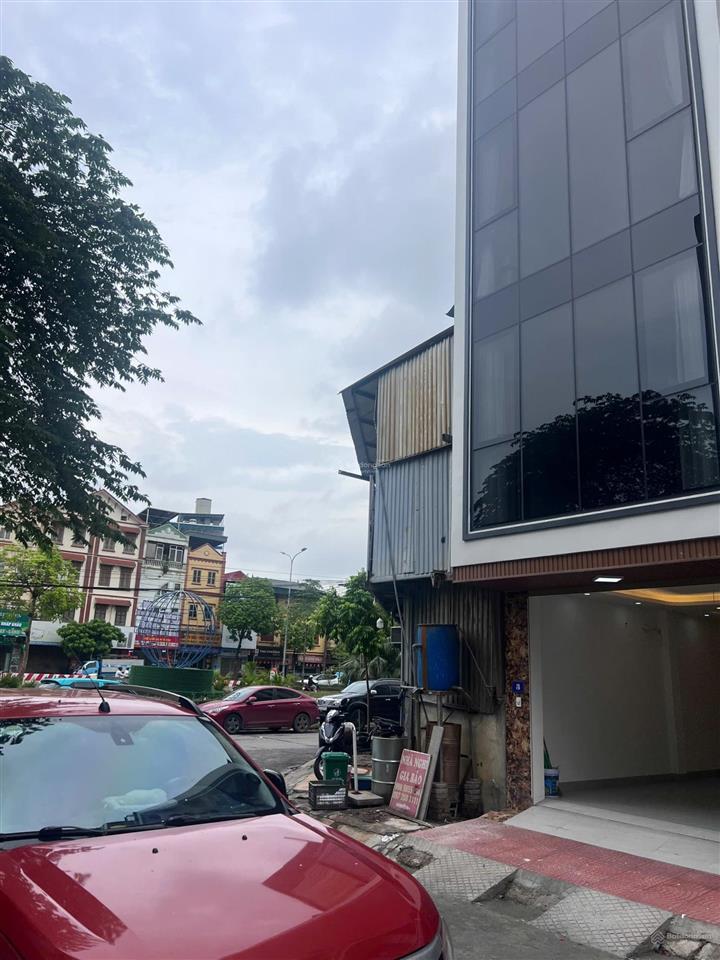 Nhà phân lô giáp mặt đường ql 32 không quy hoạch giá tốt