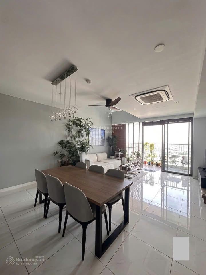 Cho thuê căn hộ duplex 17.03 tầng cao view đẹp đầy đủ nội thất