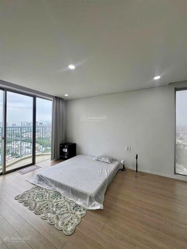 Cho thuê căn hộ duplex lầu cao view panorama toàn thành phố