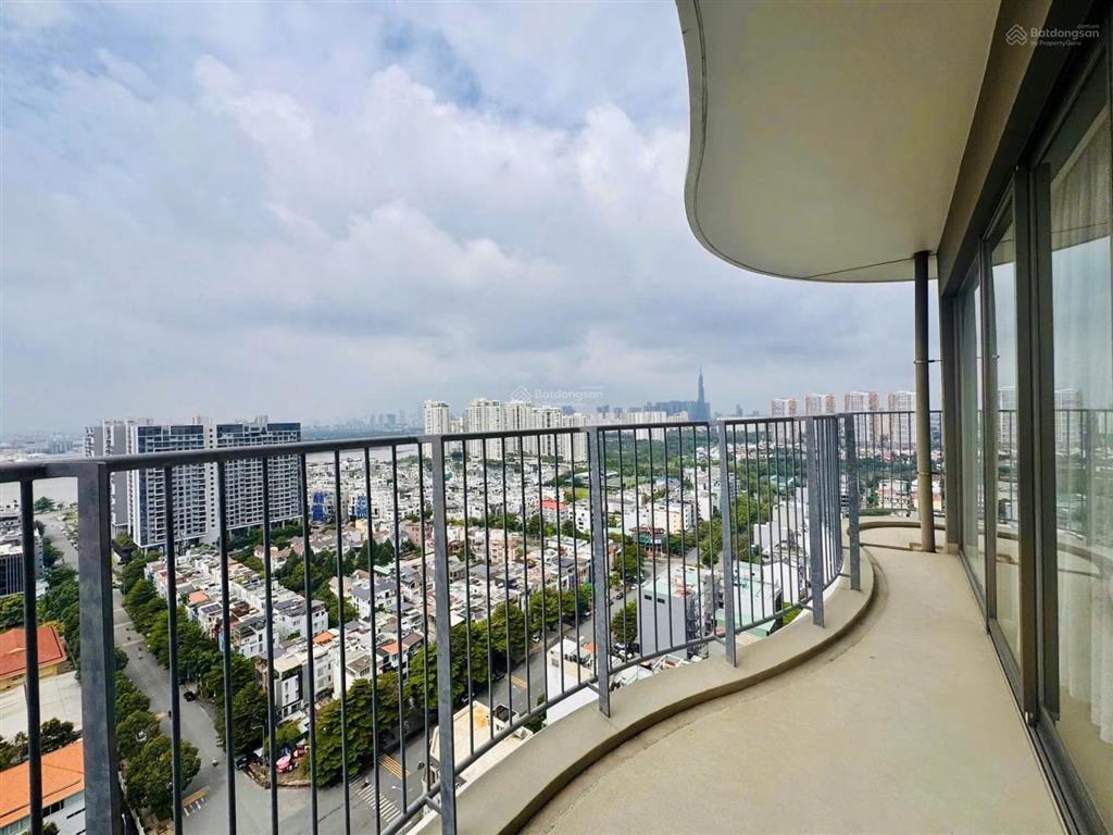 Cho thuê căn hộ duplex lầu cao view panorama toàn thành phố