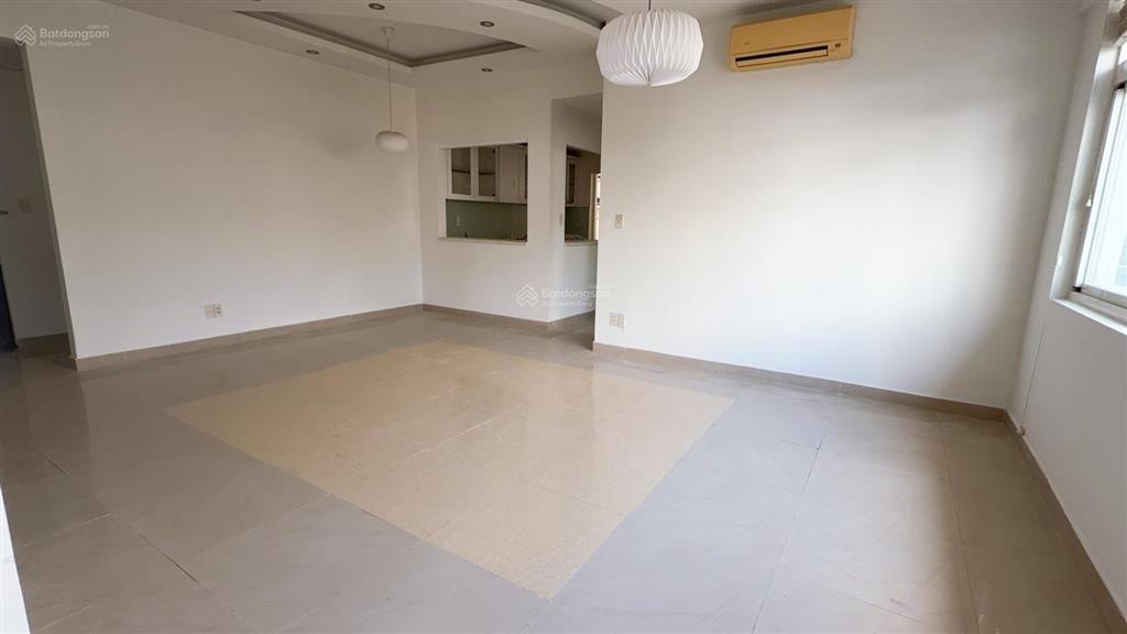 Bán chcc cảnh viên 2, q7, lầu 3 view biệt thự sân vườn