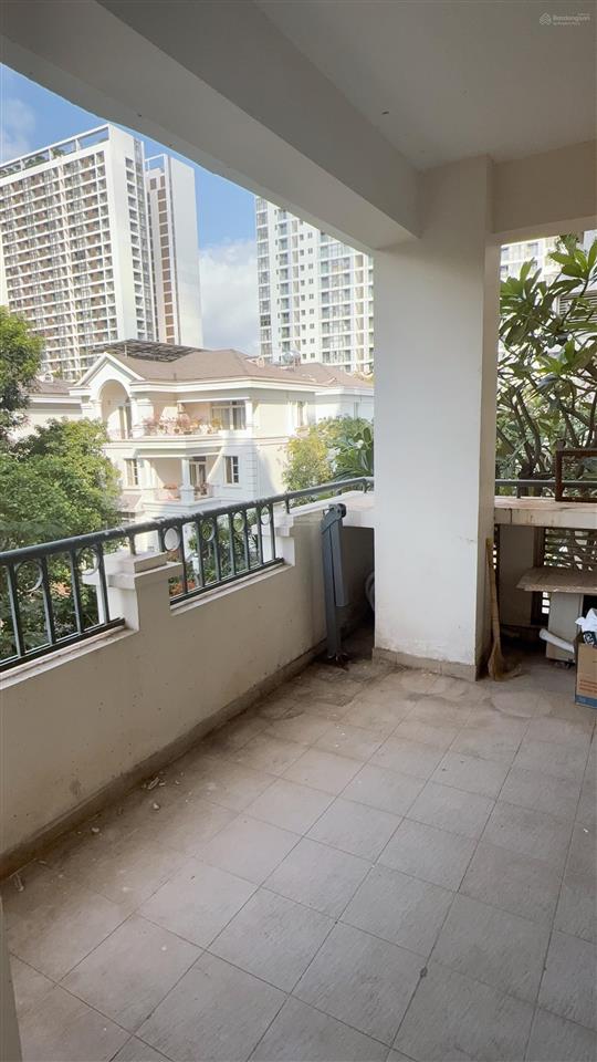 Bán chcc cảnh viên 2, q7, lầu 3 view biệt thự sân vườn