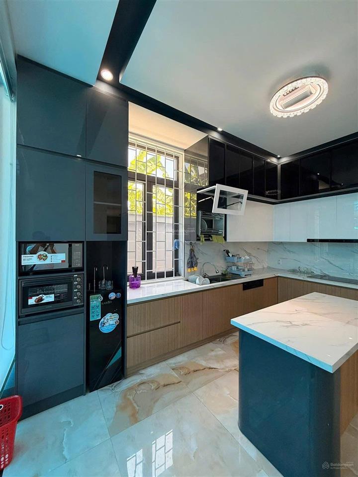 Cho thuê villa hồ bơi mới 100% 5pn 6wc nam việt á