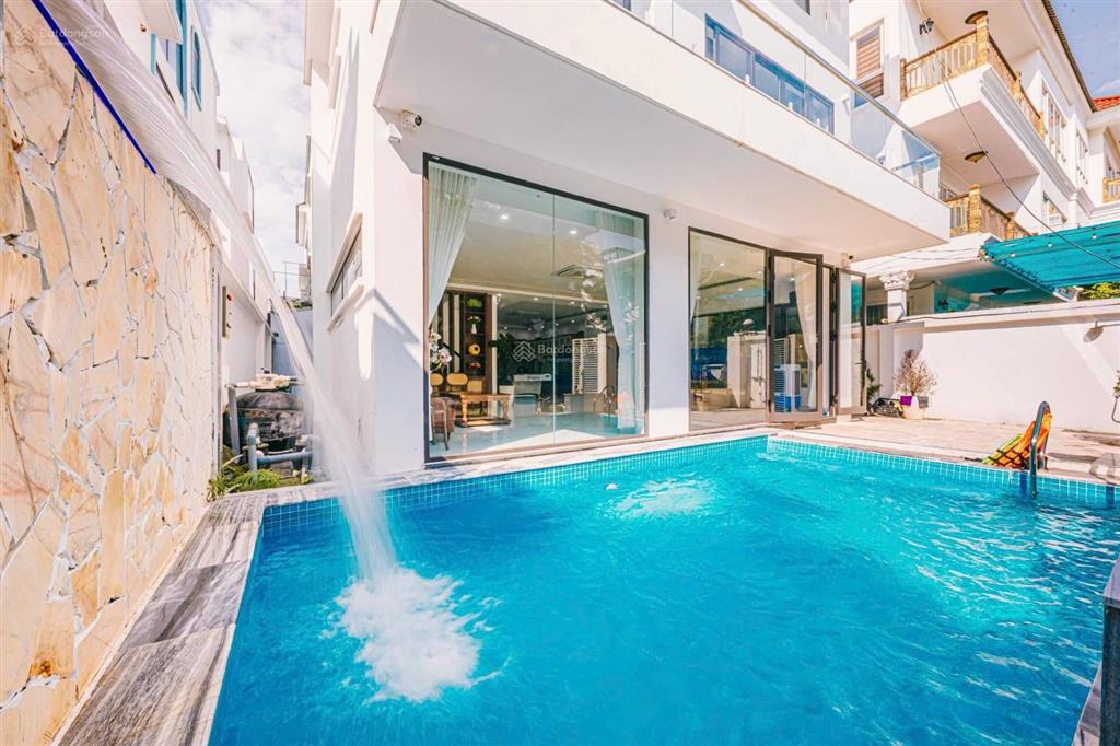 Biệt thự vip hồ điều hòa flc  giả chỉ hơn 11 tỷ xíu.