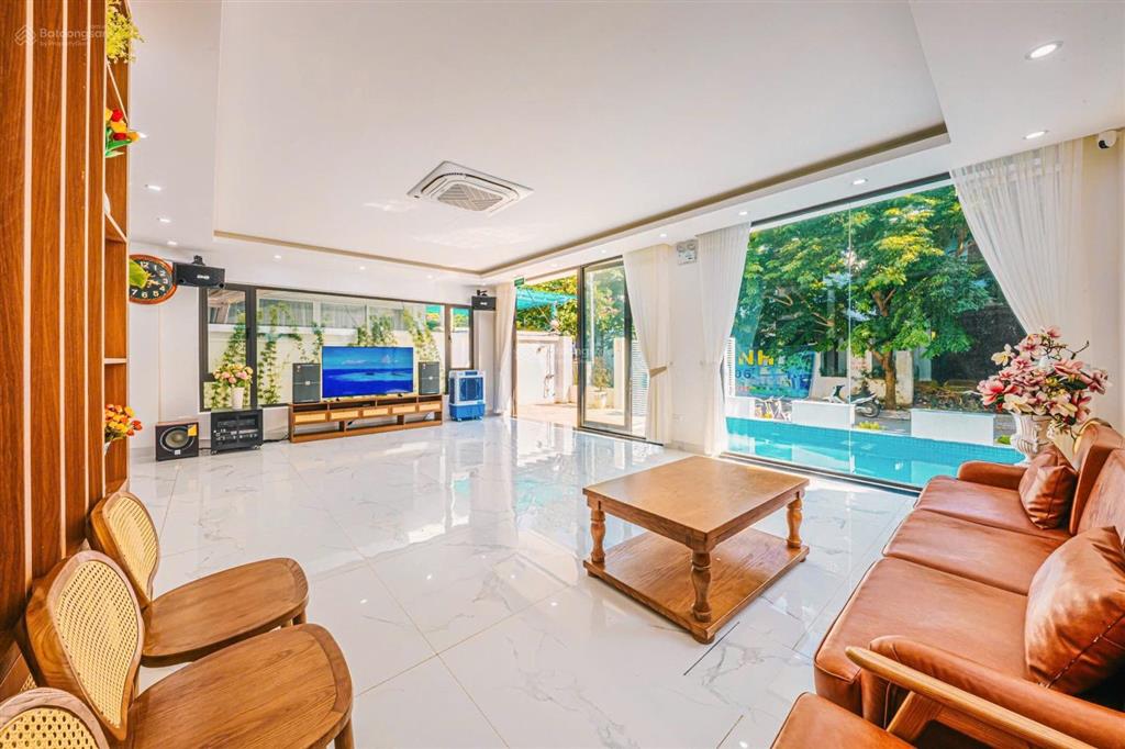 Biệt thự vip hồ điều hòa flc  giả chỉ hơn 11 tỷ xíu.