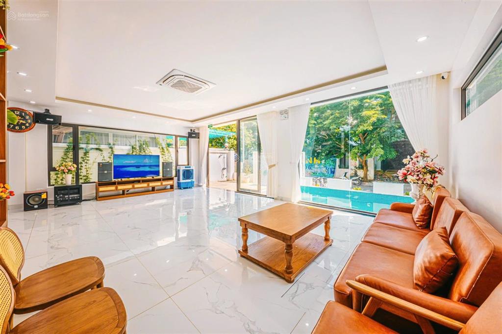 Biệt thự vip hồ điều hòa flc  giả chỉ hơn 11 tỷ xíu.