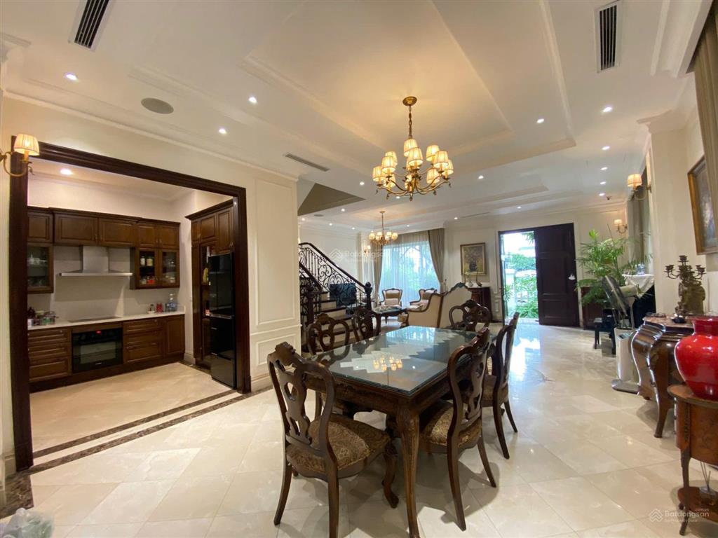 Bt anh đào vinhomes riverside 133m², vị trí đẹp, giá 61 tỷ