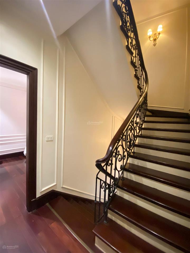 Bt anh đào vinhomes riverside 133m², vị trí đẹp, giá 61 tỷ