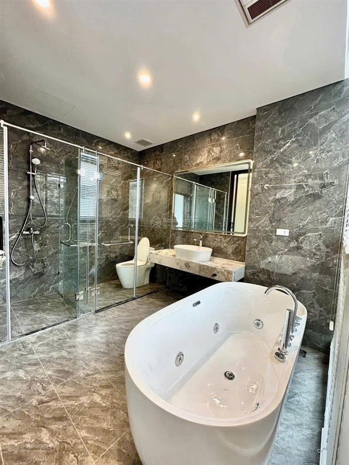 Bán nhà việt hưng long biên 96m²  7 tầng thang máy  gara 2 ô tô  full nội thất cao cấp, 23 tỷ