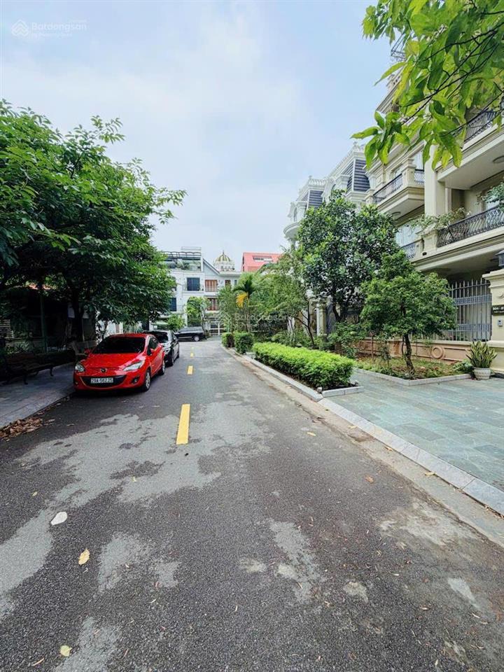 Cho thuê biệt thự bt8 việt hưng 166m² đẹp, vị trí đắc địa, kinh doanh tốt chỉ 35 triệu/tháng